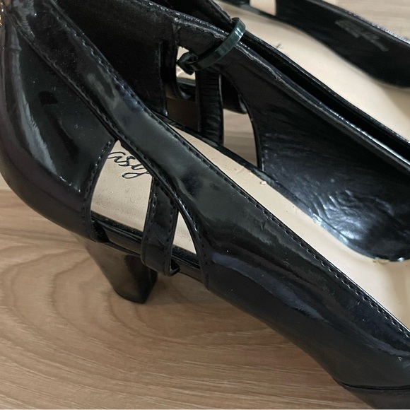 Easy Street Black Heels - Picture 5 of 7